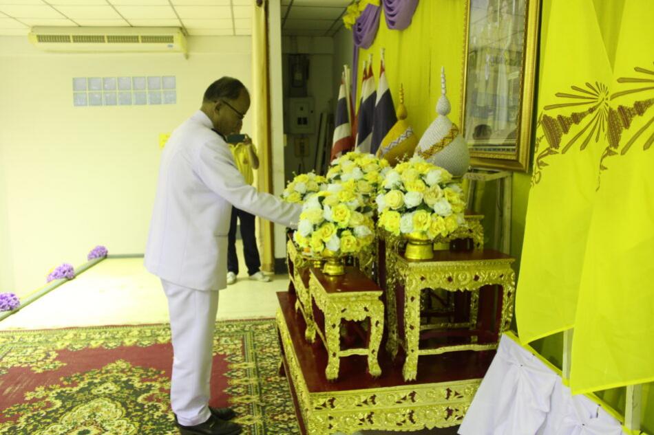 พิธีรับพระราชทานพระบรมฉายาลักษณ์ พระบาทสมเด็จพระเจ้าอยู่หัว และสมเด็จพระนางเจ้า ฯที่ฉายกับสมเด็จพระนางเจ้า ฯ พระบรมราชินี เพื่อมอบให้แก่โรงเรียนกุดบากราษฎร์บำรุง โรงเรียนกุดบากพัฒนาศึกษา และศูนย์พัฒนาเด็กเล็กในสังกัดองค์กรปกครองส่วนท้องถิ่น