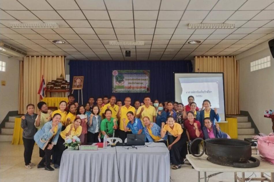 โครงการอบรมอาสาสมัครท้องถิ่นรักษ์โลก(อถล.) กิจกรรมทำกระถางปลูกผักจากยางรถยนต์
