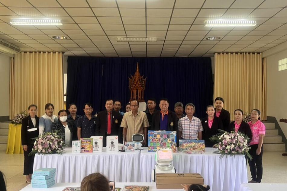 ร่วมต้อนรับการรับมอบสื่อการเรียนการสอน จากวิทยาลัยเทคโนโลยีชื่นชม ไทย-เยอรมัน สระบุรี จาก ดร.มนูญ ชื่นชม พร้อมคณะ